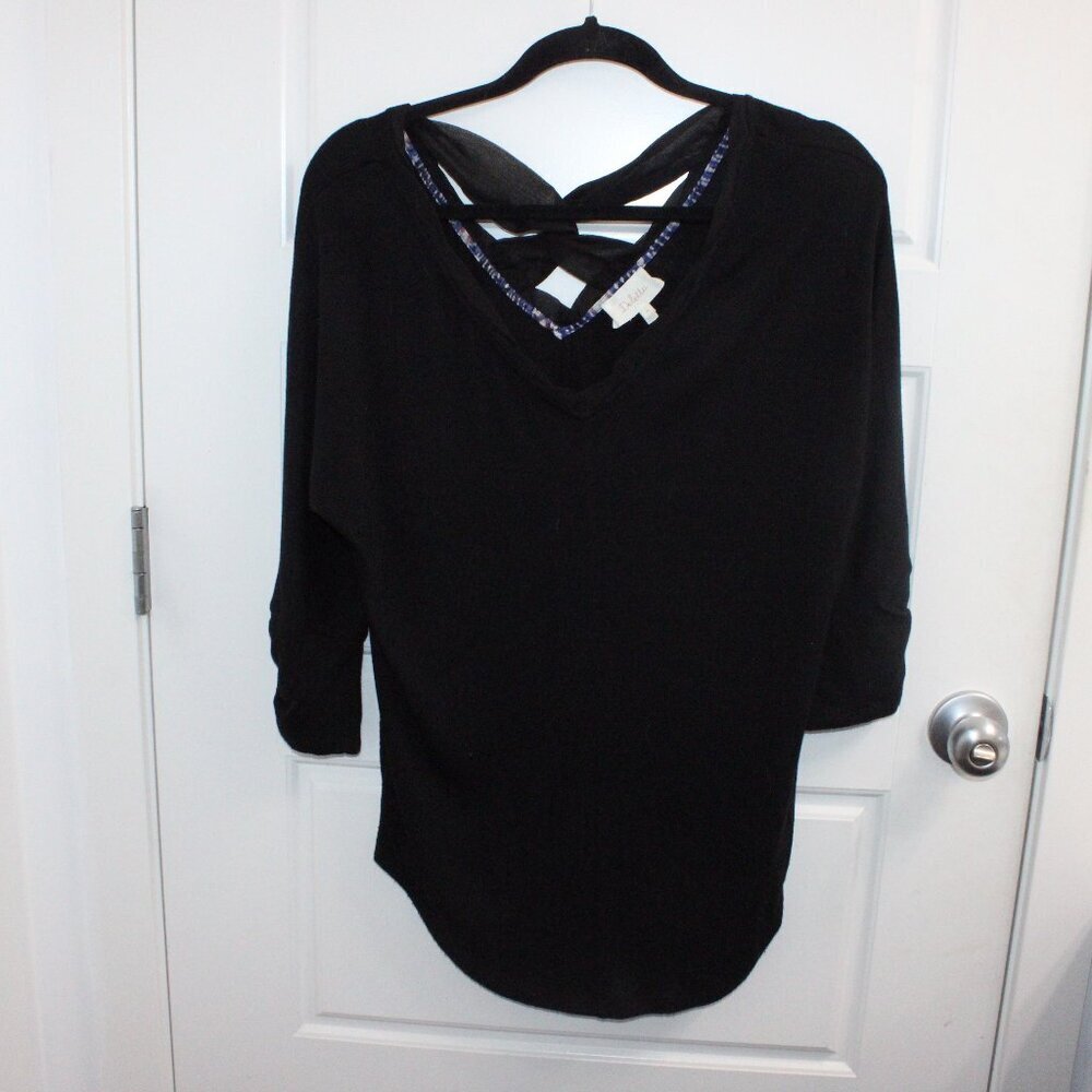 3/$30 Deletta‎ Black V-Neck Top Cross Back Detail Half Sleeve Size Medium Black